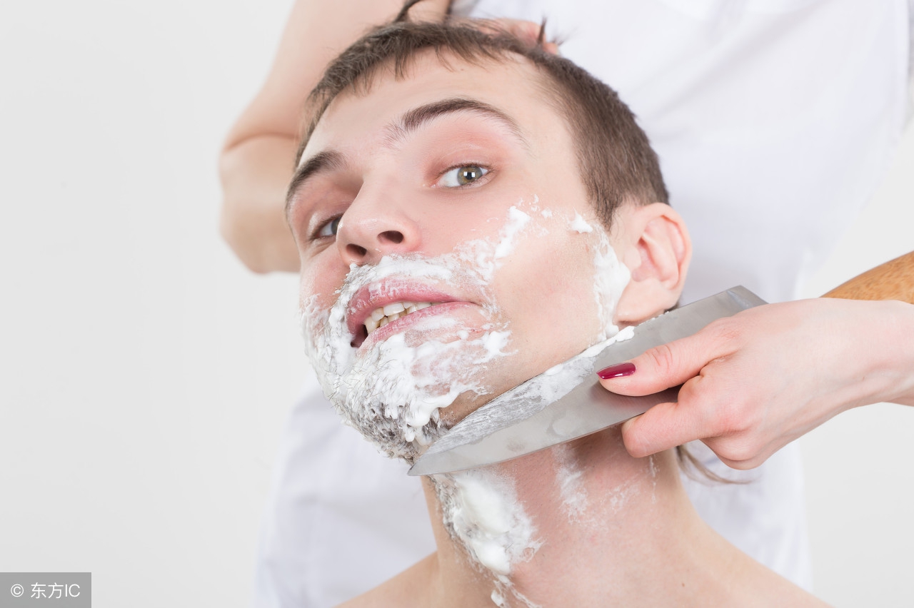 青年几岁应该开始刮胡子,男生第一次刮胡子的正确方法