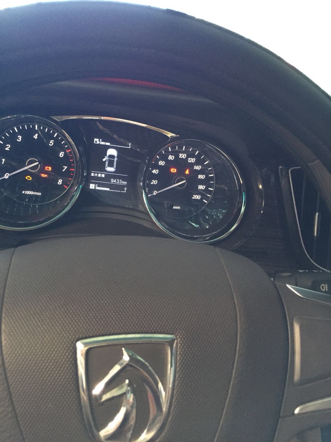 宝骏730不扶方向盘车跑偏正常吗,宝骏730跑偏可以年检吗