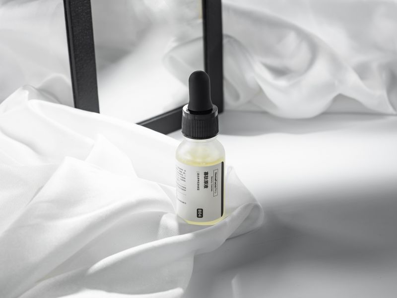 一熬夜吃辣就长毛囊炎,一熬夜一吃辣就长痘痘