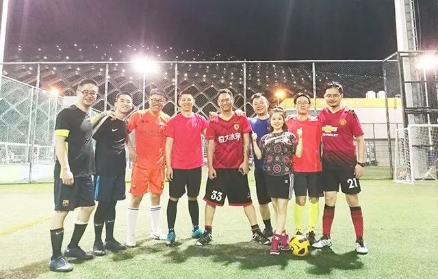 顽强拼搏,坚持到底——学威国际商学院第三届足球友谊赛拉开帷幕