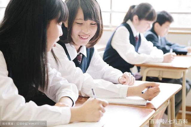 女人必学的3个动作,女生怎样的动作会更迷人