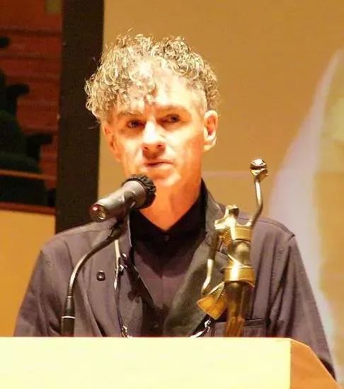 中国摇滚“教父”拍了这片,拿下一圈国际大奖,回国却惨败给票房