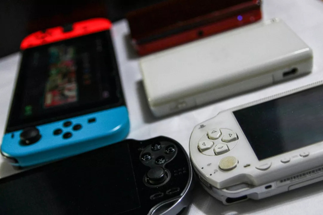 武汉电玩老杆的秘密基地，藏着限量版任天堂