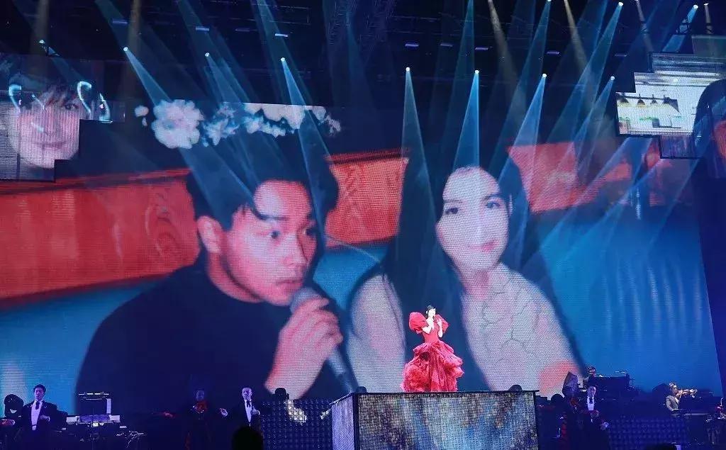 周慧敏20到51岁女神也老了,周慧敏51岁还是很年轻