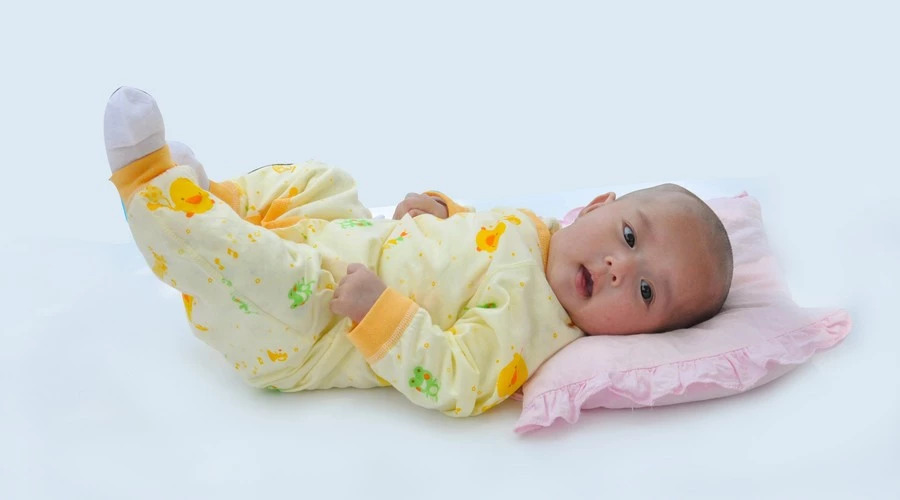 宝宝多大可以用塑料枕头,宝宝多大的枕头最合适