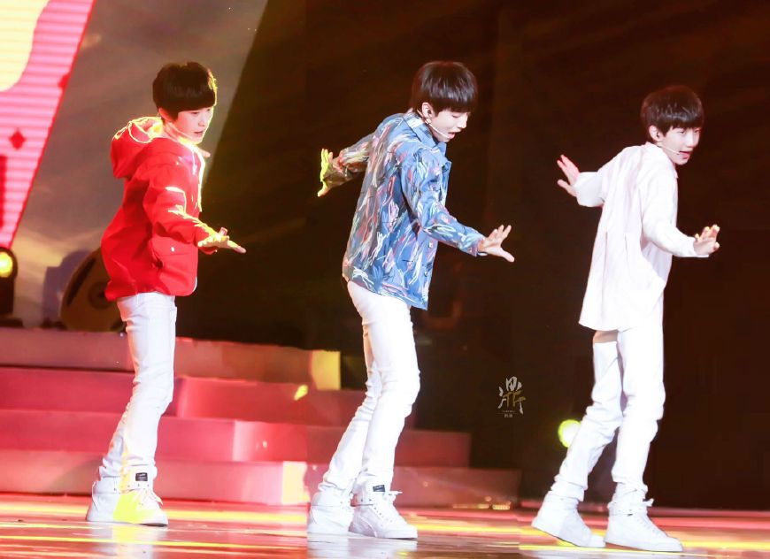 tfboys与时代峰峻解约没,tfboys属于时代峰峻吗