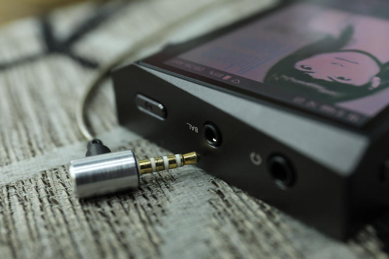 「小蟹寻声」“歪屏”设计颜值满分，艾利和中端旗舰SR15详测！