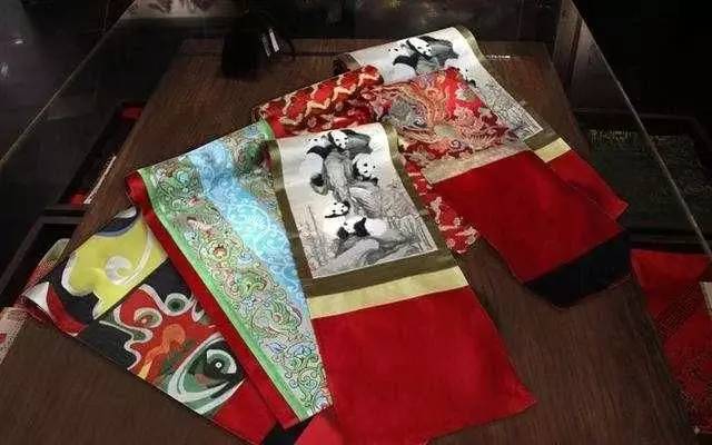 来成都旅游带点啥回去,去成都旅游回去带什么礼品