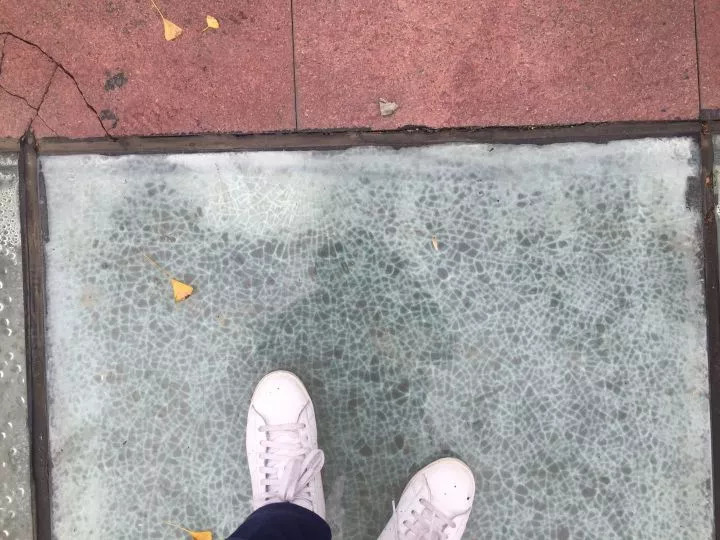 钢化玻璃爆裂鉴定方法,钢化玻璃怎么判断自爆