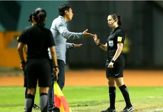 女足王珊珊高光时刻,王珊珊替补进9球视频