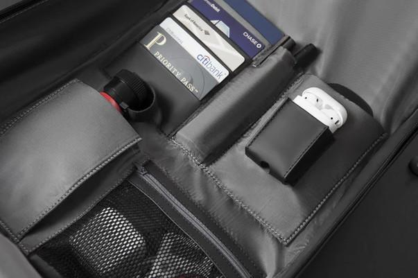 众筹排行榜：内置摄像头的双肩包，功能还贼多！