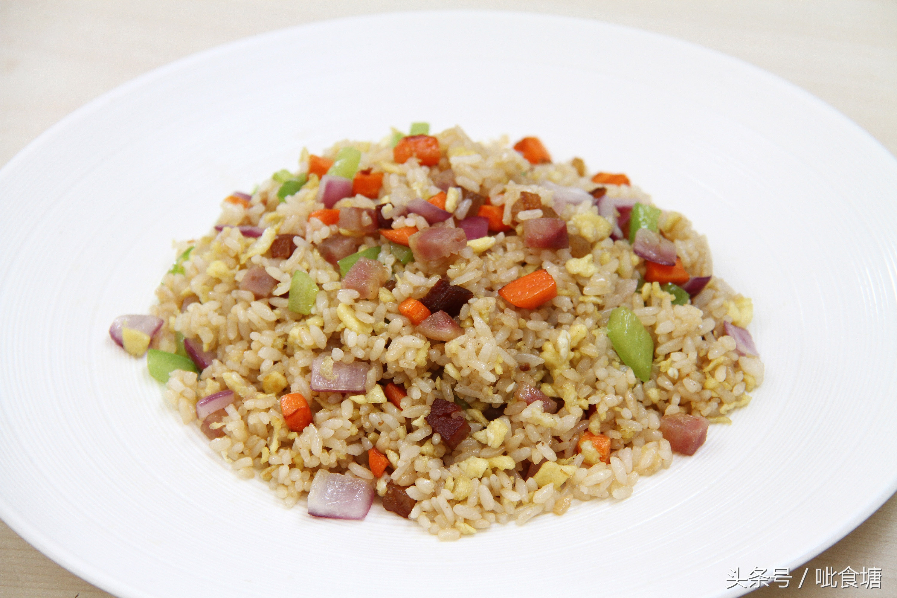 炒米饭先热锅还是先放油,炒米饭先炒胡萝卜还是鸡蛋