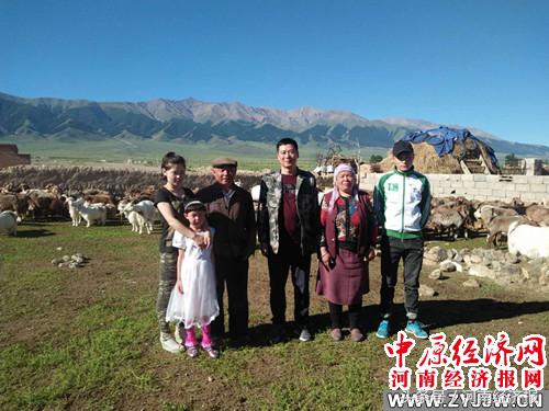 为了哈密瓜更香甜——记河南省供销社援疆干部李军