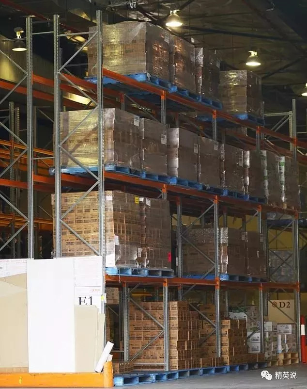 中国小哥在国外两年赚2套房4辆车,这个害人不浅的职业养肥了多少人?