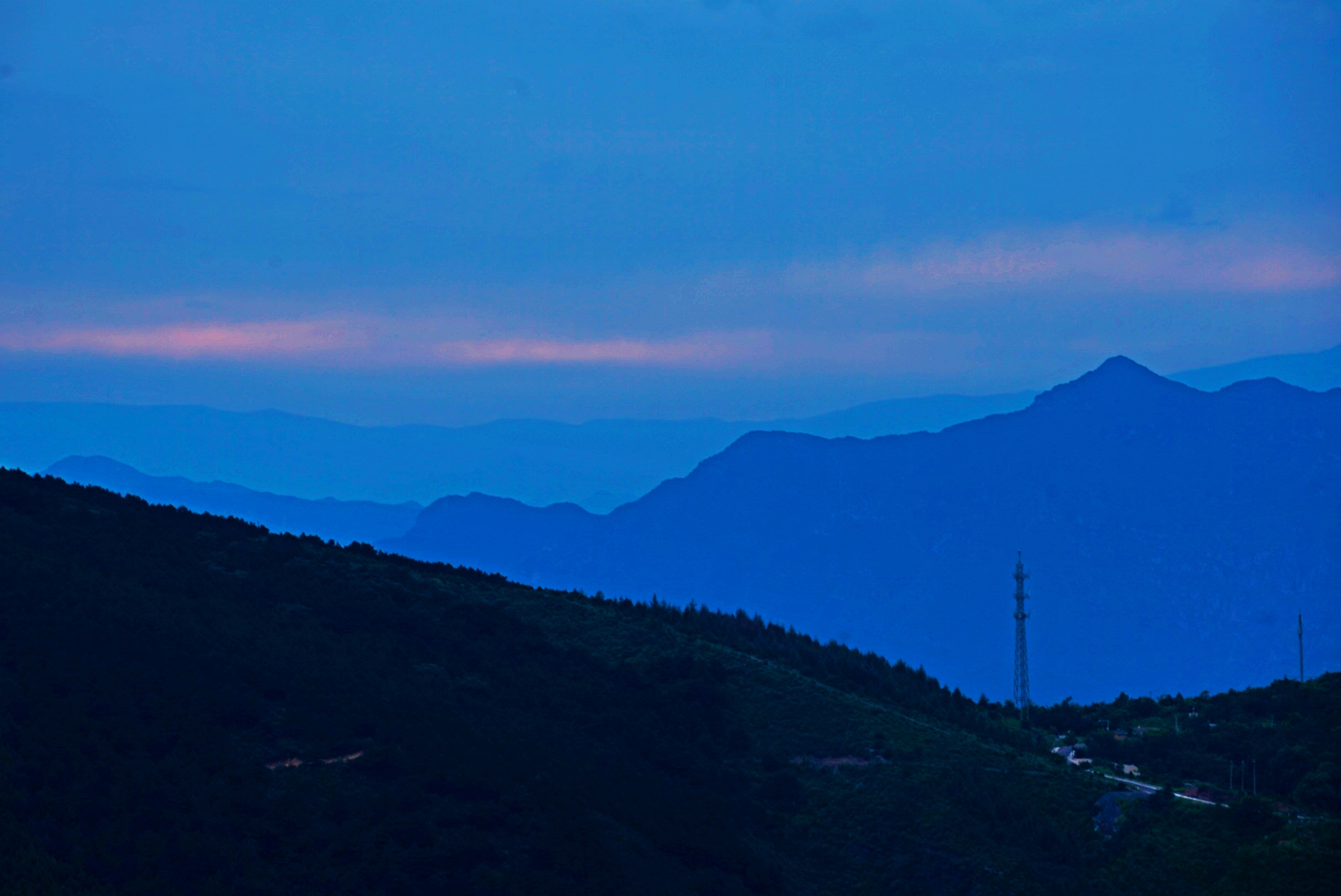 大森林里的小木屋秋雨后美成让人窒息云海小木屋离北京120公里