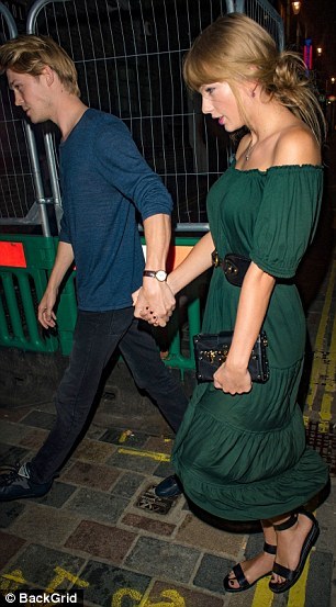 霉霉和男朋友在纽约主场,霉霉男友travis演唱会