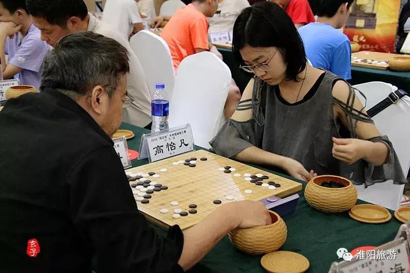 河南省政协副主席李英杰亲临淮阳“荷花杯”围棋棋王赛观战