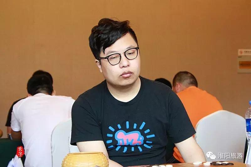 河南省政协副主席李英杰亲临淮阳“荷花杯”围棋棋王赛观战