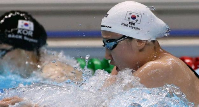 中国媒体人揭露中韩运动员冲突真相!韩国选手踢沈铎是故意的