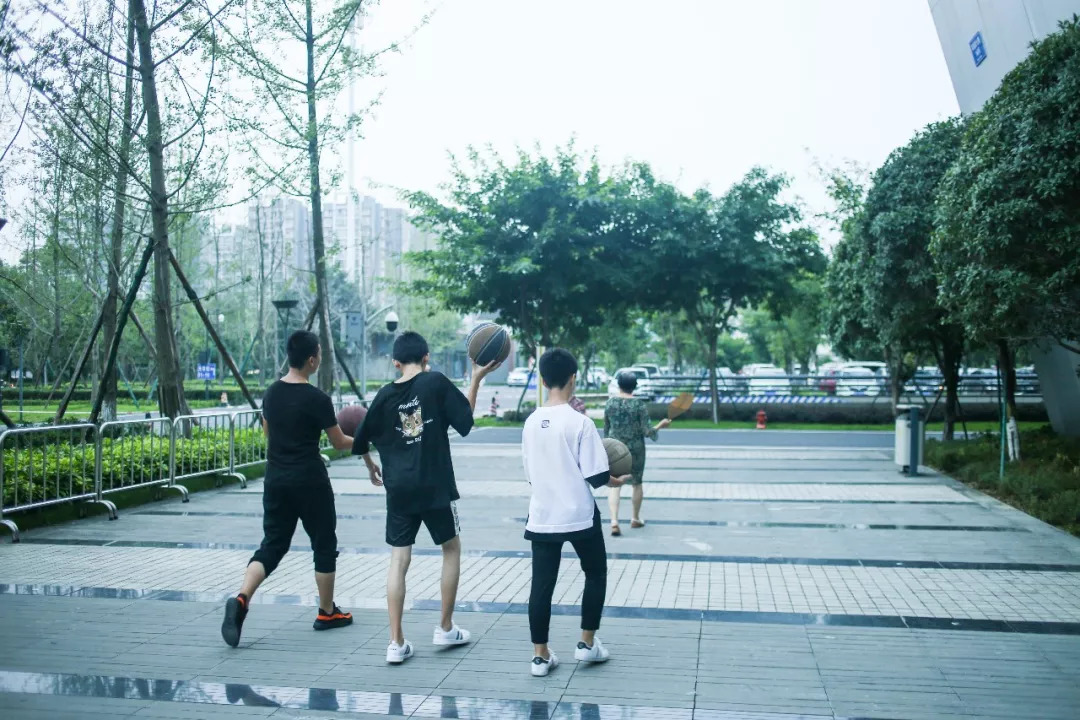 映象青白江｜汗流浃背才快活！傍晚的文体中心有最活力激情的一面！