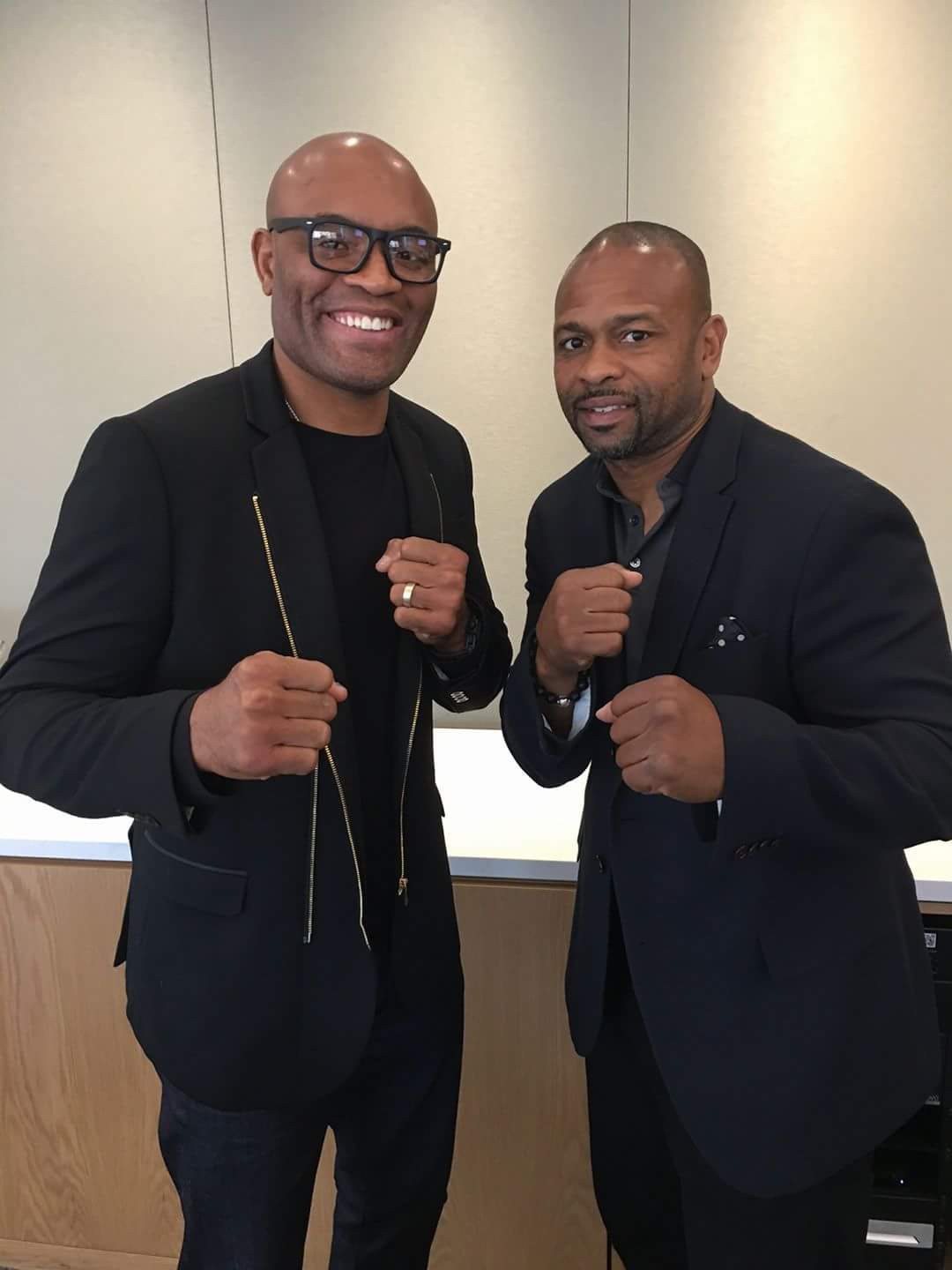 人体的骨骼两边有可能不一样吗,人体骨骼都一样吗