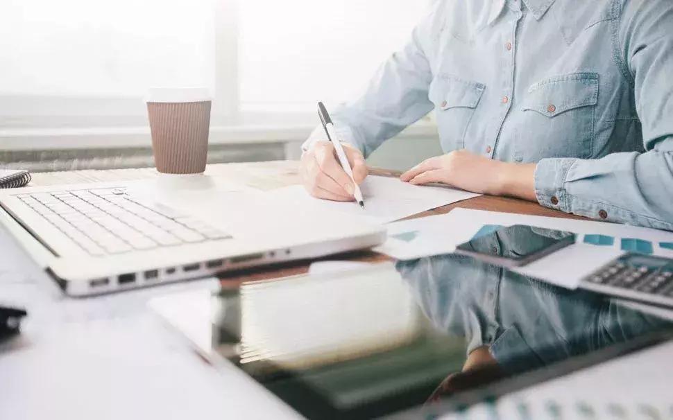 年薪10万靠努力年薪百万靠能力,我年薪20万