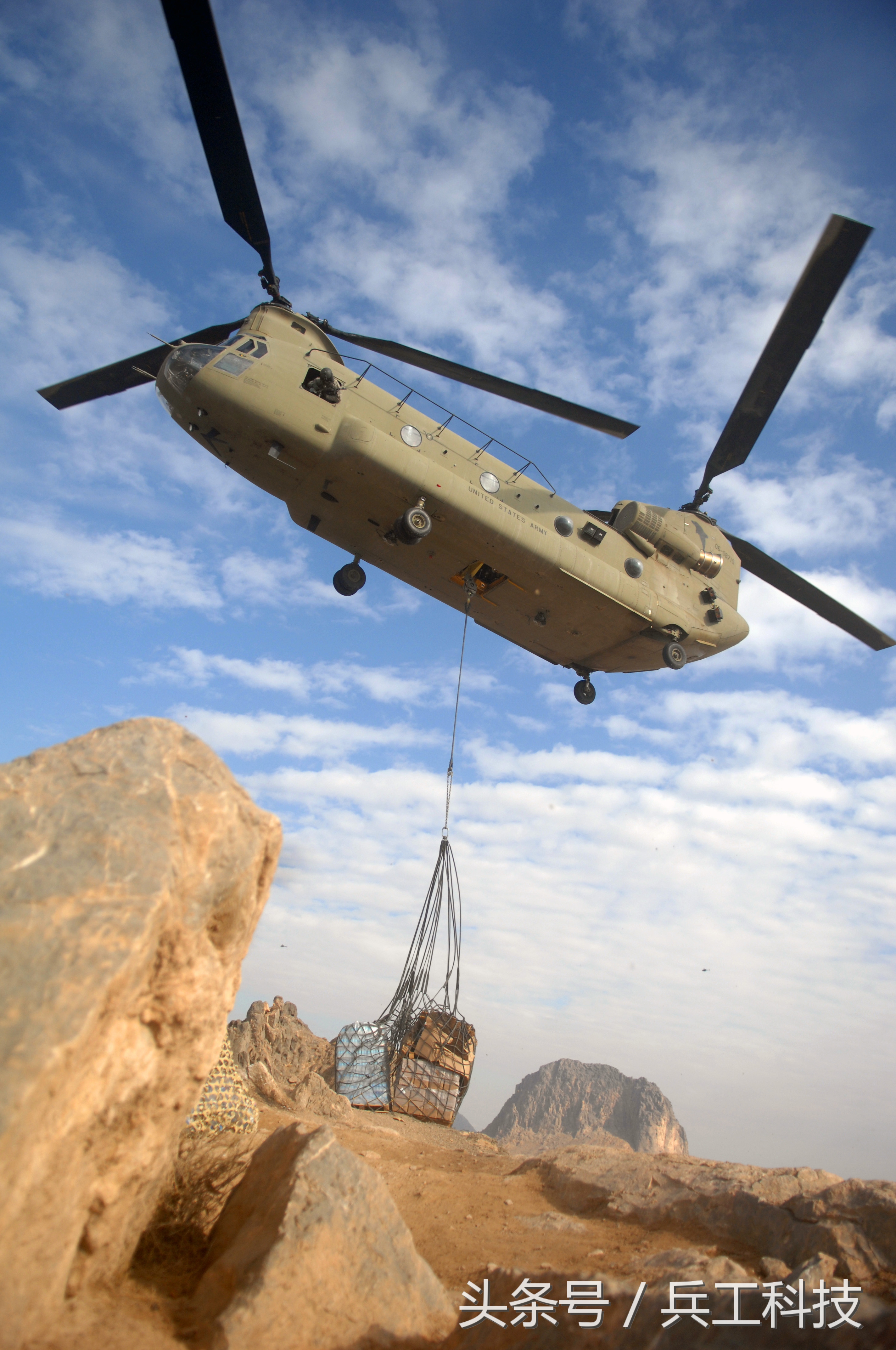 解放军无人机高海拔运送物资,无人机直升机后勤补给