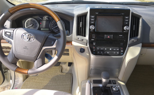 20款丰田酷路泽4600最新价格,高清讲解丰田酷路泽4600配置奢华