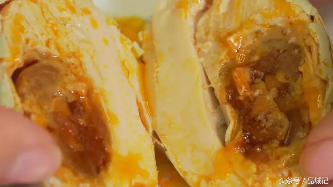 四川正宗流油的咸鸭蛋,吴川即食海鸭蛋