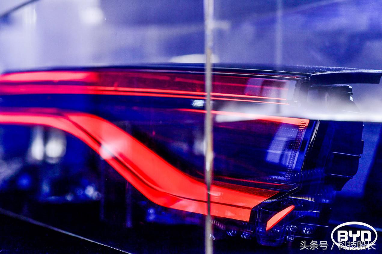 比亚迪“龙晶”车灯:把汽车灯光玩到极致酷炫