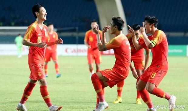 国足0比2日本韦世豪武磊的表现,国足10大最佳球员