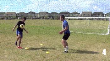 足球教学急停加速摆脱防守,足球移动运球训练方法和技巧