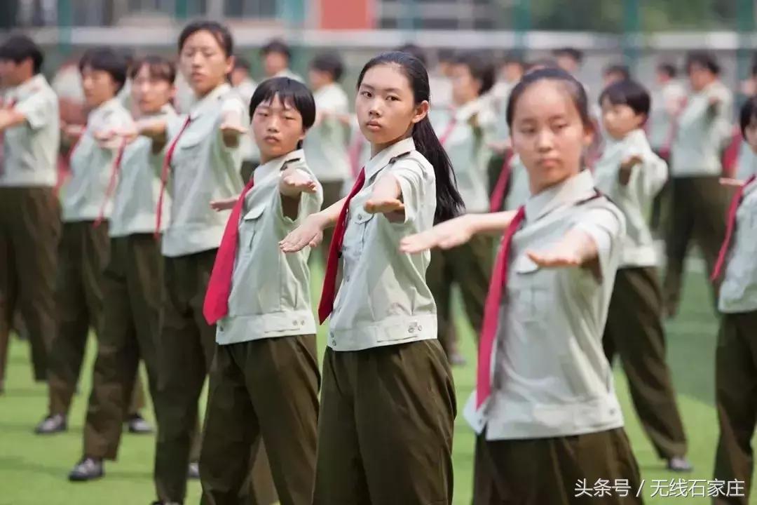 石家庄学校军训视频,27中学校石家庄军训