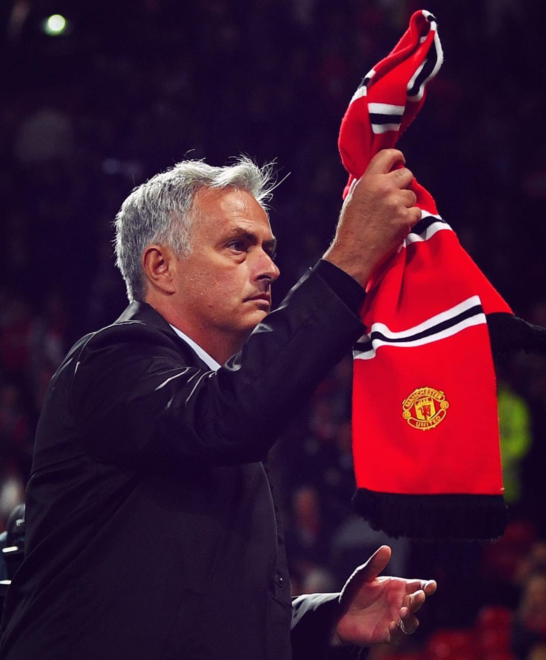 穆里尼奥再次下课,穆里尼奥眼泛泪光希望重新执教