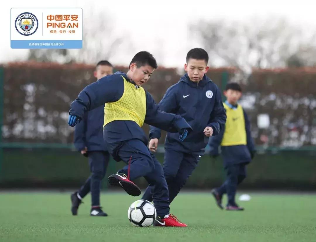 25名赴英国曼城学习的中国足球少年，后来怎么样了？