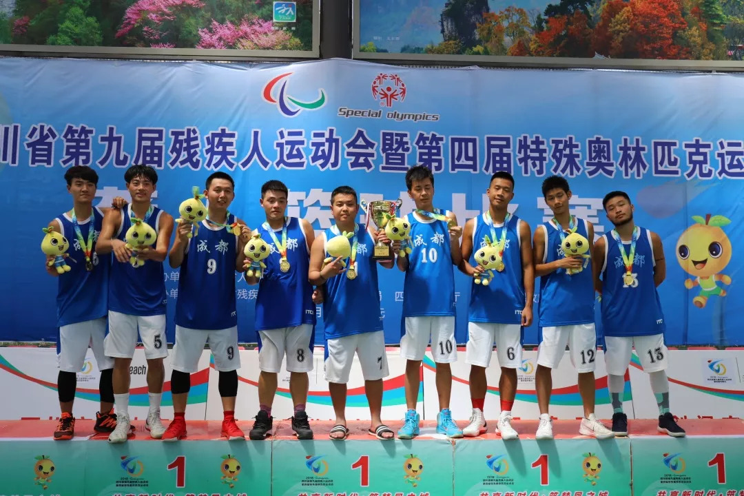 无声的拼搏只为前行,篮球因为热爱所以篮球无处不在