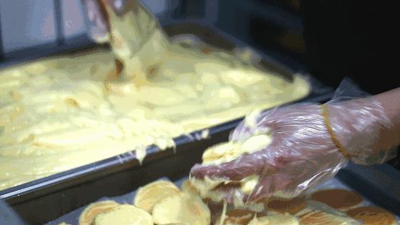 解放碑鲍师傅小贝,鲍师傅肉松小贝解放碑店