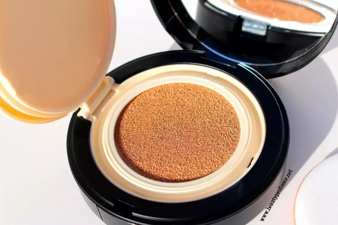 用气垫霜和粉底液有什么区别,粉底液和气垫有什么差别