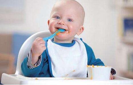 宝宝以奶为主辅食少吃,宝宝一天两顿辅食安排以及奶量