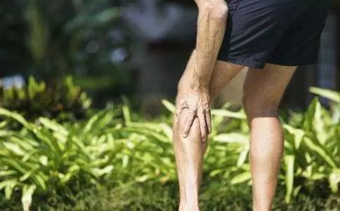 出现这些症状要警惕颈动脉狭窄,老人颈椎管狭窄的症状