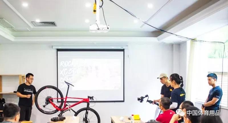 迪卡侬发布新款山地车8999元;舒华获评中国健身器材行业第一名