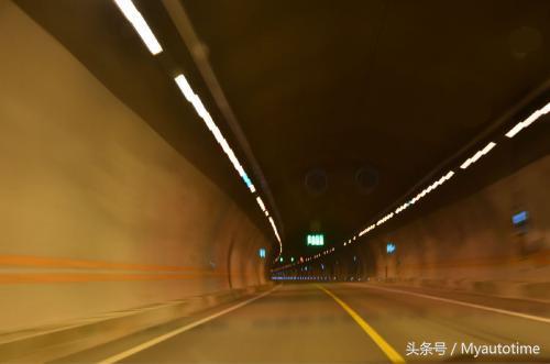 看图解密山区道路行车的七个要点,进隧道开车需要学会这六大技巧