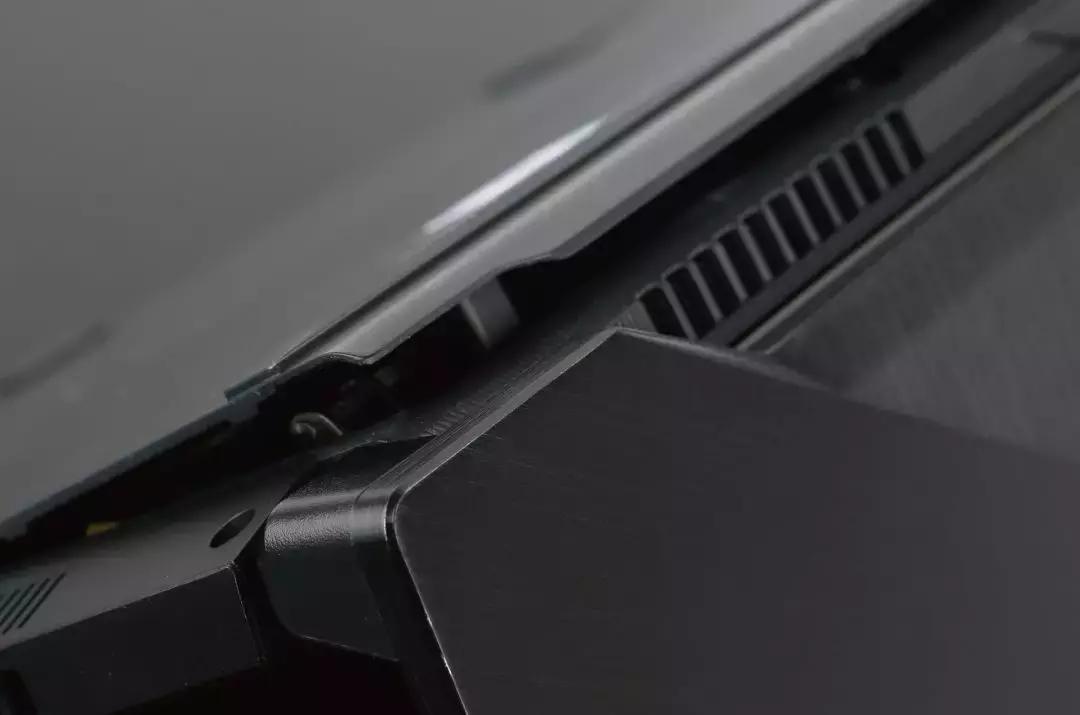 编辑部小强强又想“剁手”买游戏本,但钱包却直接对他说NO!