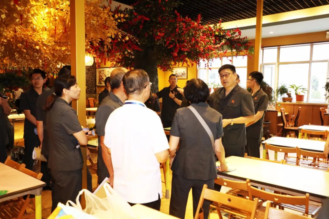 出动警力400多人大连中院强制腾退一游泳馆