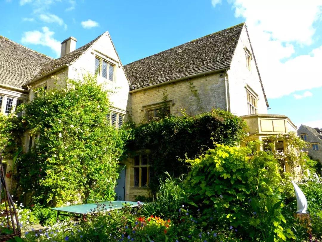 为什么英国人喜欢旅游呢,英国人喜欢去哪度假