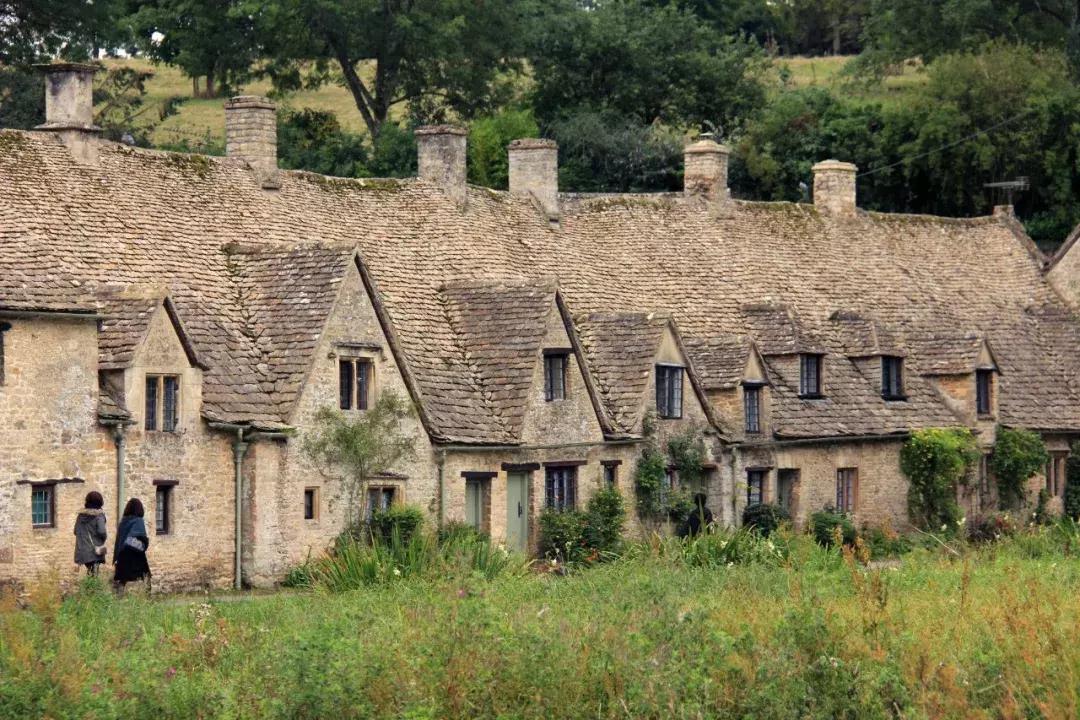 为什么英国人喜欢旅游呢,英国人喜欢去哪度假