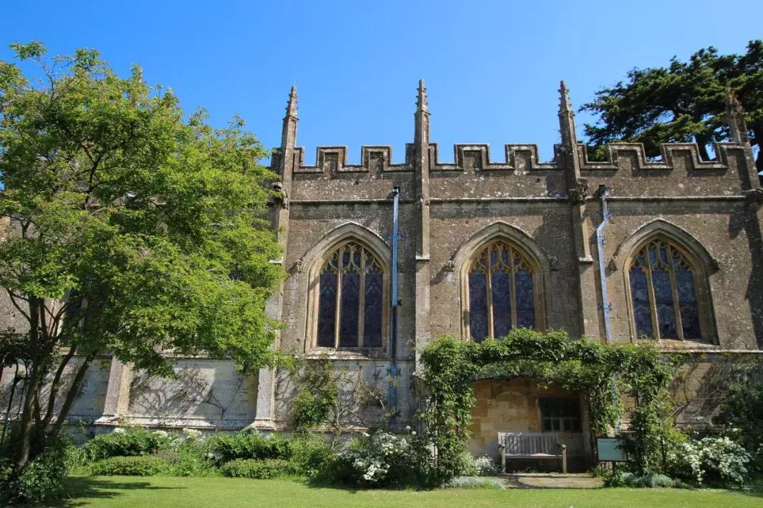 为什么英国人喜欢旅游呢,英国人的城镇和乡下生活