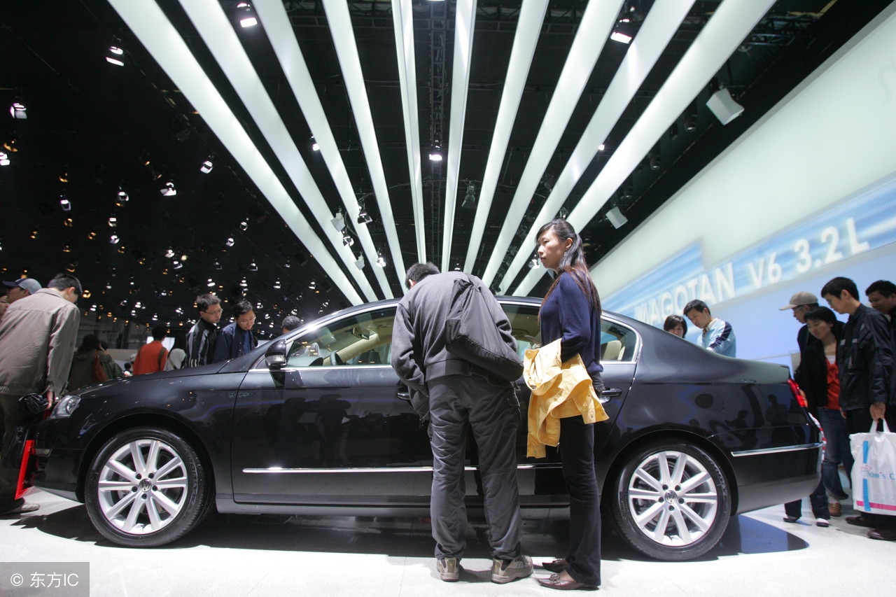 13年迈腾1.8t豪华版现在值得买吗,17年迈腾1.8t豪华版二手车多少钱