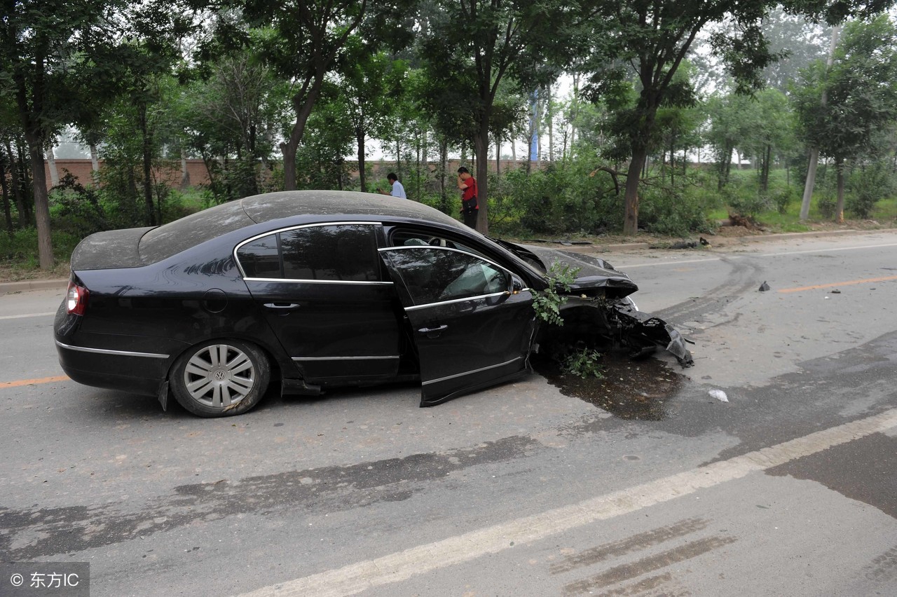 13年迈腾1.8t豪华版现在值得买吗,17年迈腾1.8t豪华版二手车多少钱