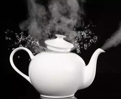 茶要多少度水冲泡,哪一类茶比较适合用90°c的水冲泡